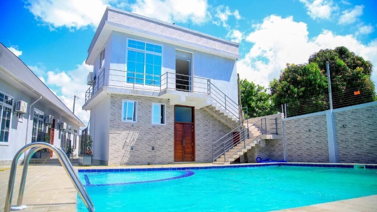Dar es Salaam Bed & Breakfast | MEGA Lodge 10