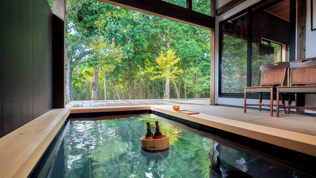 Aso Villa | Meihodo Geihinkan|In the deep forest surrounded by the mountains of Aso