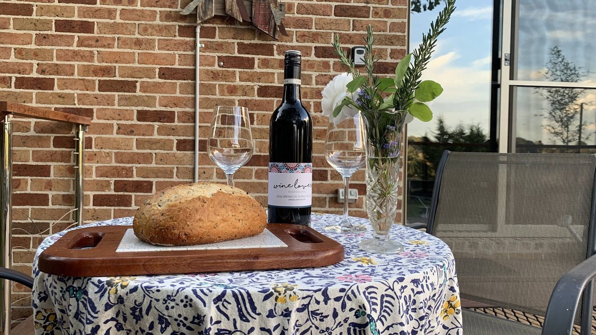 Calare Bed & Breakfast | Melaleuca Retreat: Pet friendly, near bushwalks, wineries & restaurants. EV.