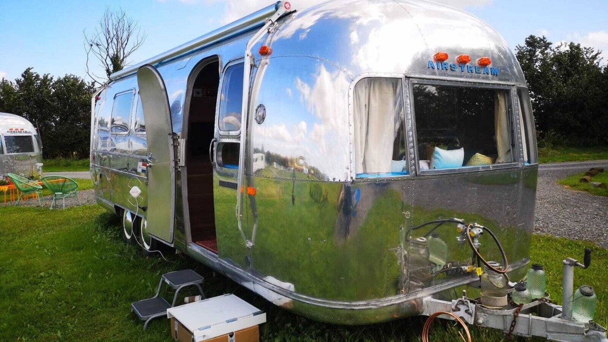 Atherstone House | Melissa Belle is a luxury, Vintage Airstream that is based in Etties Field