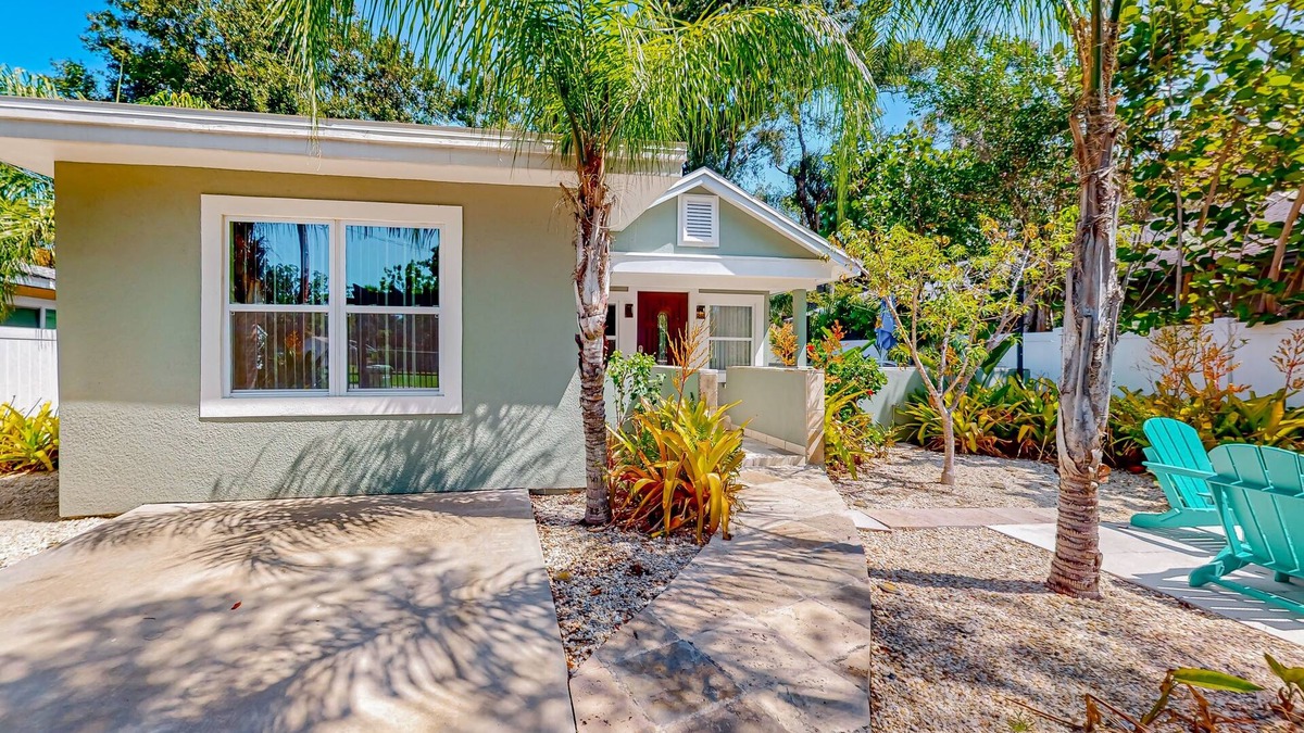 Bayou Oaks House | Mellow Memories | Sun-filled house in Sarasota with al fresco dining & hammock