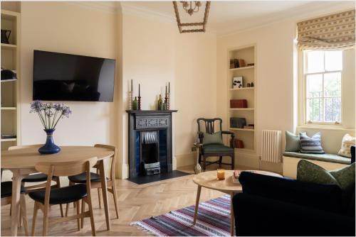 Holland Park Apartment | Melody Apartment