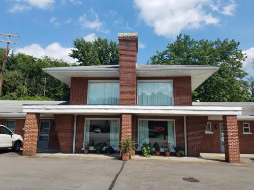 Leisenring Hotel | Melody Motor Lodge