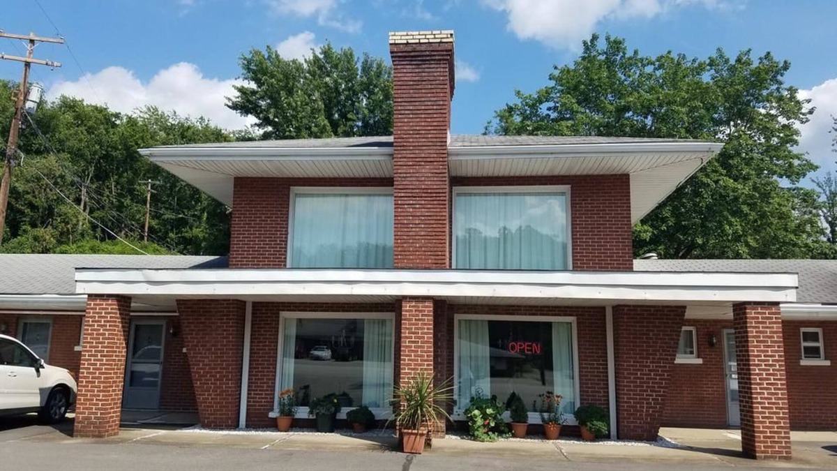 Leisenring Hotel | Melody Motor Lodge