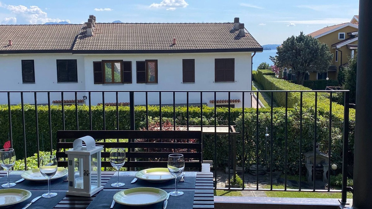 Feriolo Apartment | Melograno apartment in Feriolo with terrace