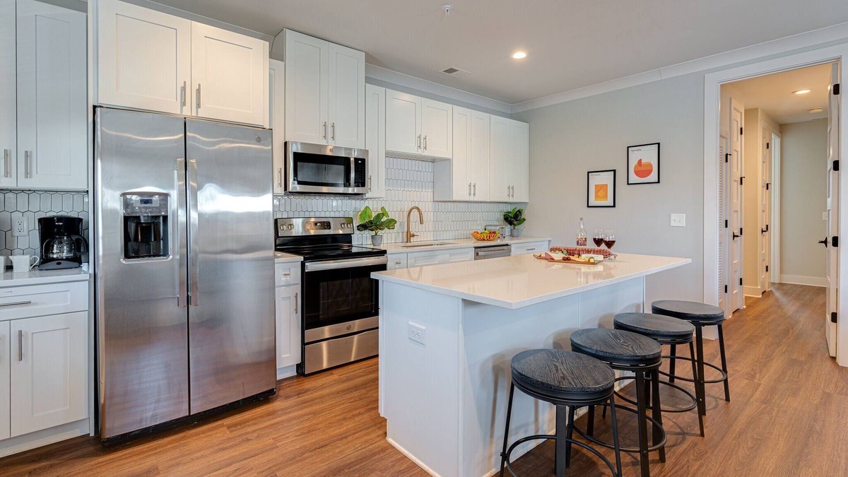 Melrose House | Melrose Bouquet - 4 Condos 1 Booking