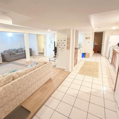 Saanich East Bed & Breakfast | Melrose Place Poolside Hideaway Basement Suite Sleeps 6 plus