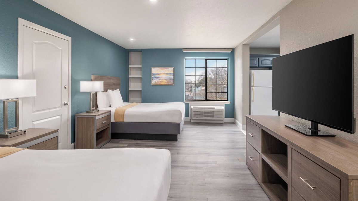 El Lago Hotel | Melrose @ Seabrook, BW Signature Collection