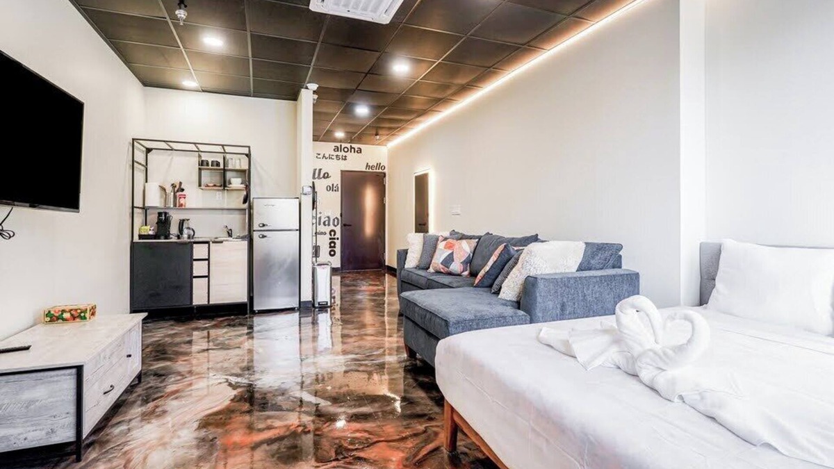 North Oakland Apartment | Melwood Suites Unit 105 Studio
