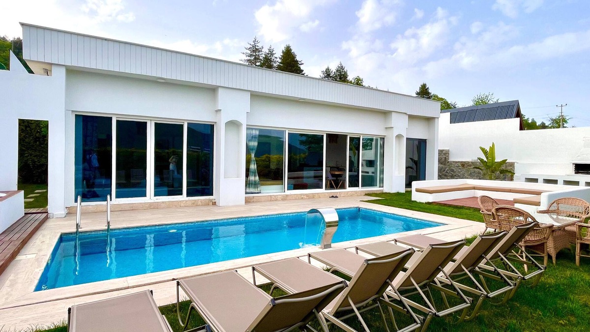 Sapanca Villa | Memnuniye 2+1 Heating Pool-Conservative-Fireplace-Jacuzzi 6 Person Holiday Villa