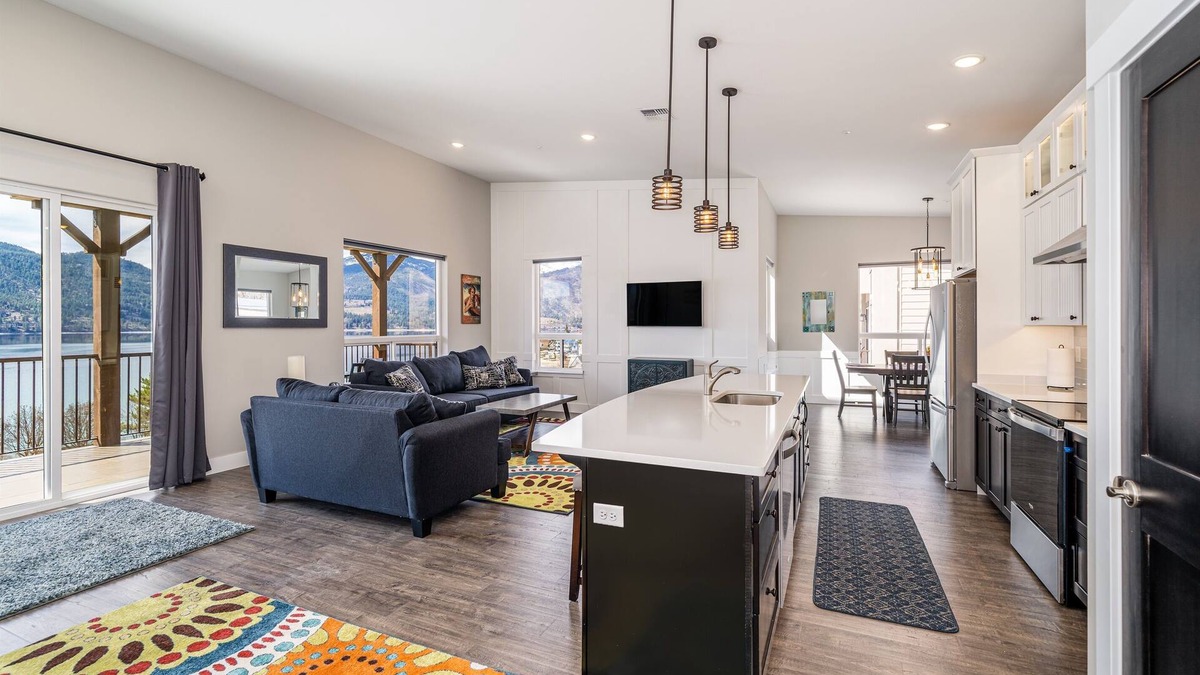 Manson Condo | Memorable Lake and Mountain Views Luxury Penthouse