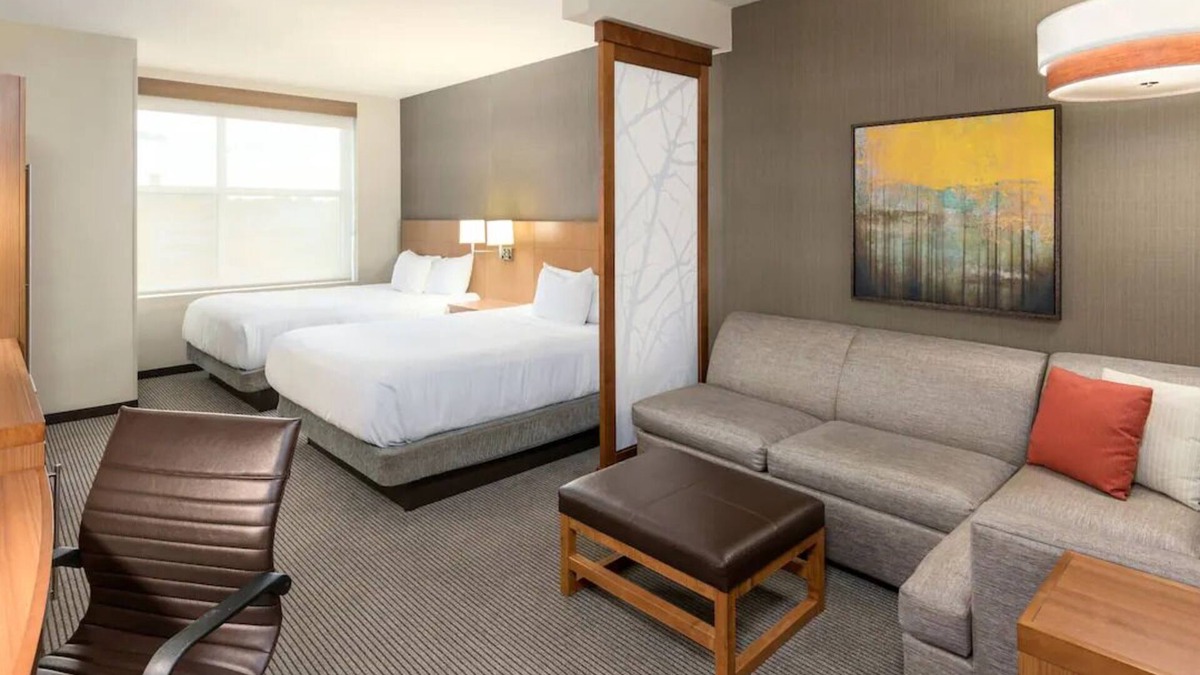 Greenville Downtown Hotel | Memorable Stay Near at Greenville! 2 Queen Rooms w/Swimming Pool and Dining!