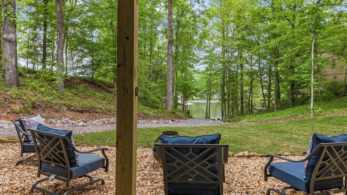 Alexander City House | MemoRays Made on Martin, MemoRays Made on Martin- 5BR Lake Front Home- Sleeps 12