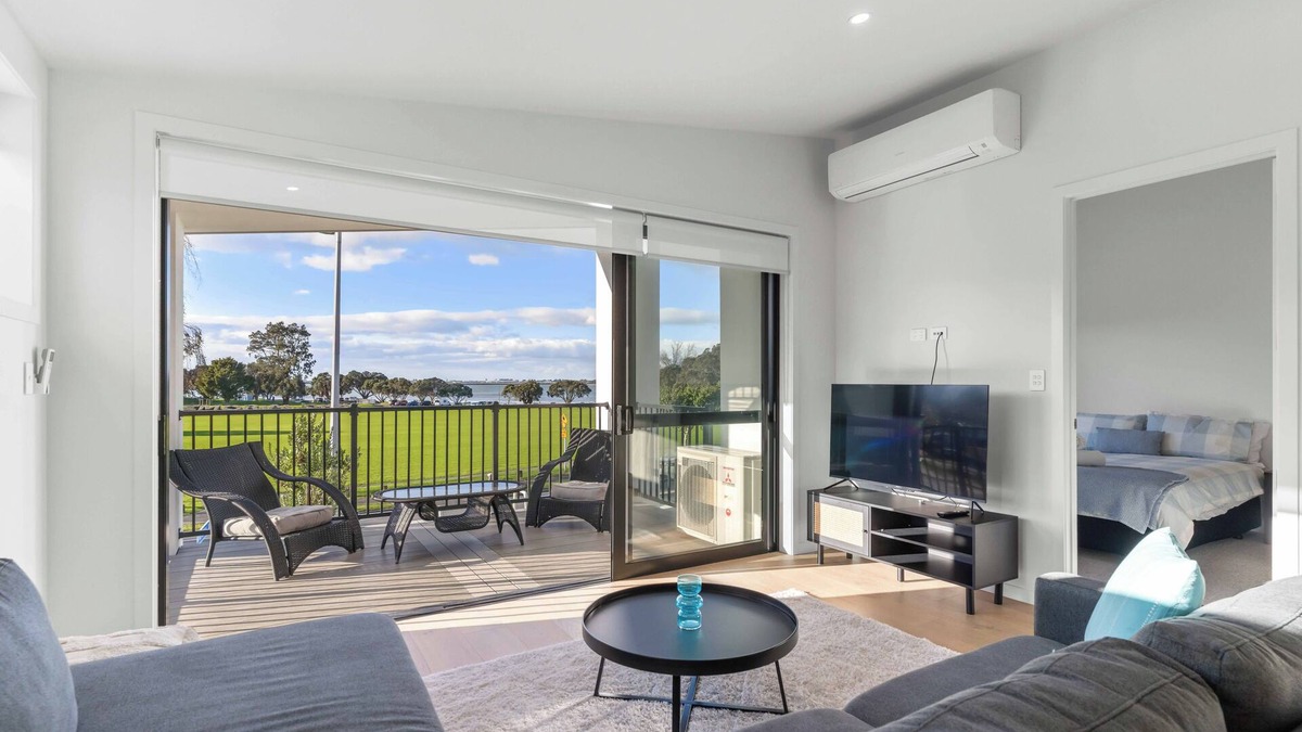 Tauranga Cottage | Memorial View - Tauranga Holiday Home