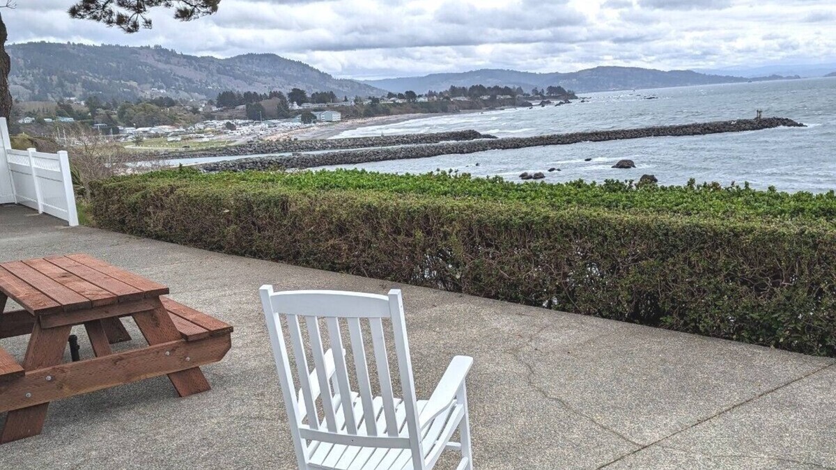 Brookings House | Memory Cove Beach House - Where Wonderful Ocean Memories begin!