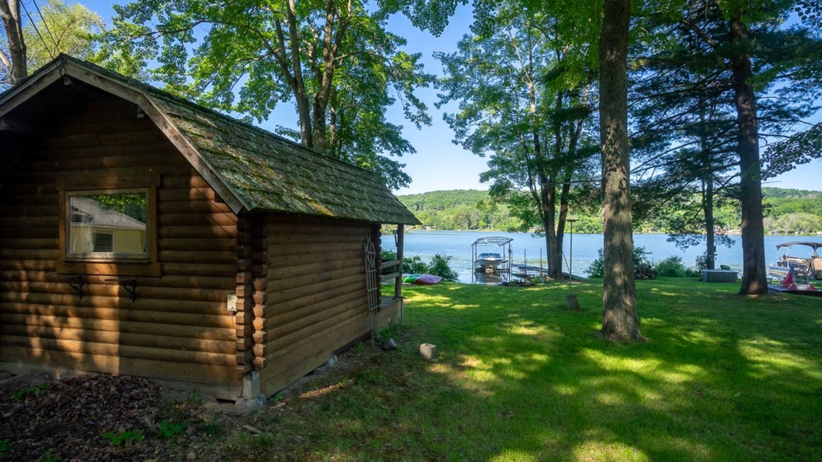 Bradford Cabin | Memory Island on Weller Island