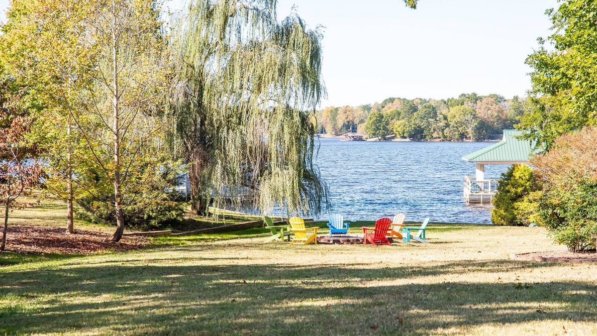 Leasburg House | “MEMORY MAKER”- Lake House at Hyco Lake with a Private Boathouse