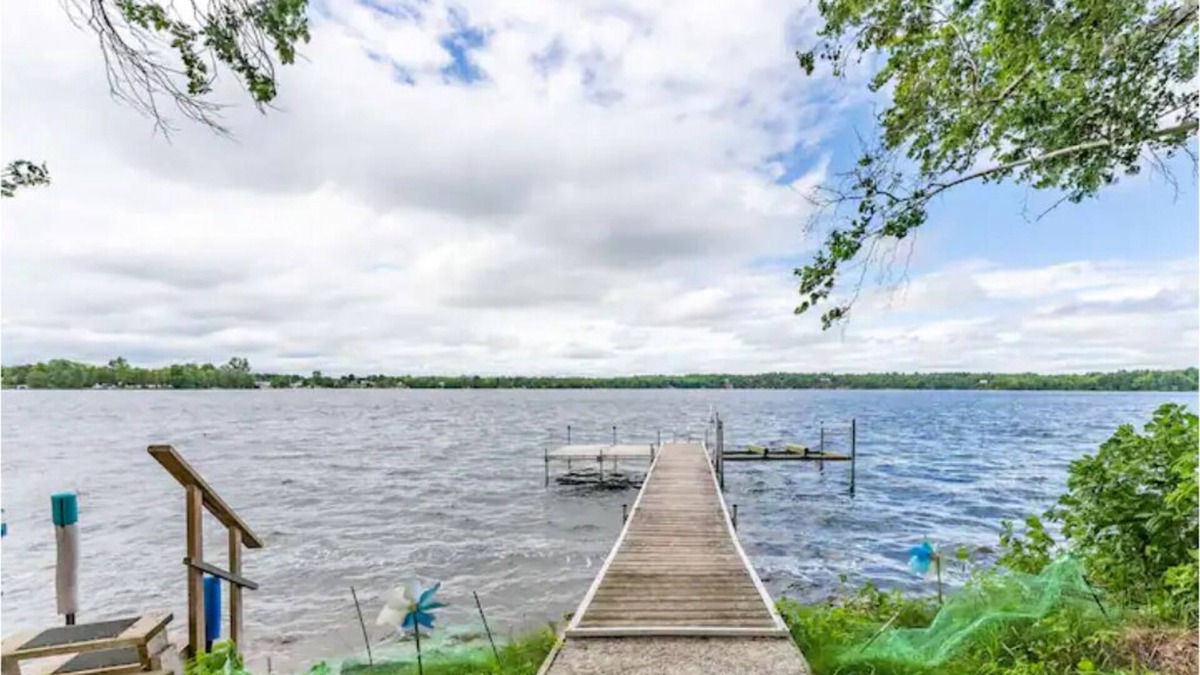 Rideau Lakes House | Memory Making Private Waterfront Cottage, Huge Lot