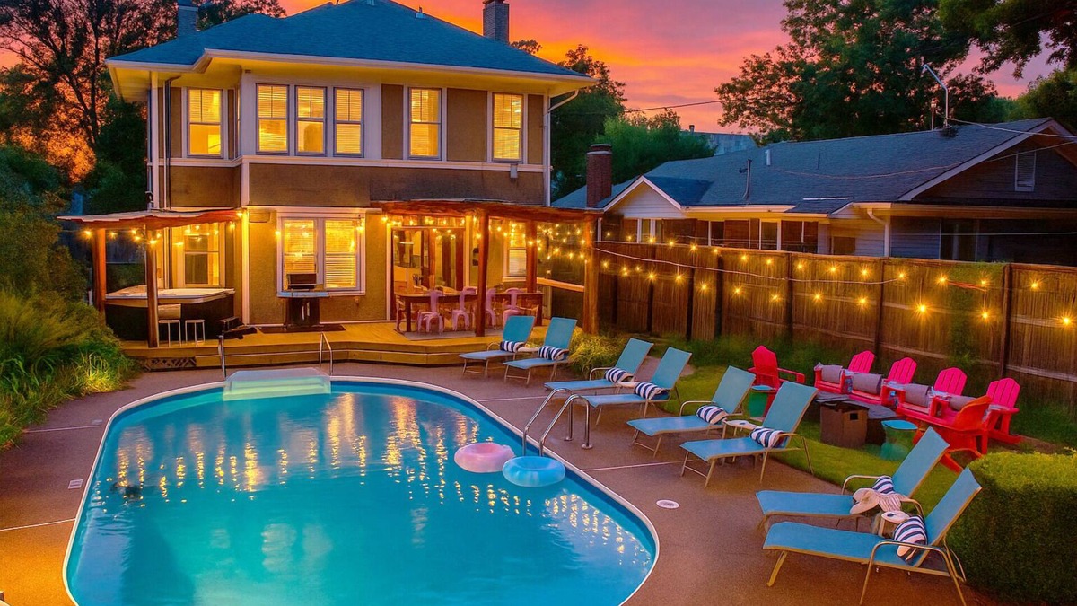 Crosstown House | Memphis Belle - POOL, hot tub, arcades, fire pit, games & so much more!