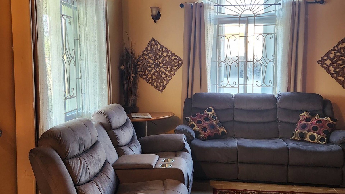 Falmouth Villa | Menas Retreat: Close to beaches, night life, and relaxation