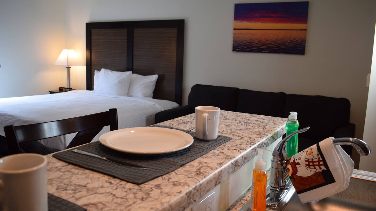 Marinette Hotel | Menominee River Extended Stay Hotel