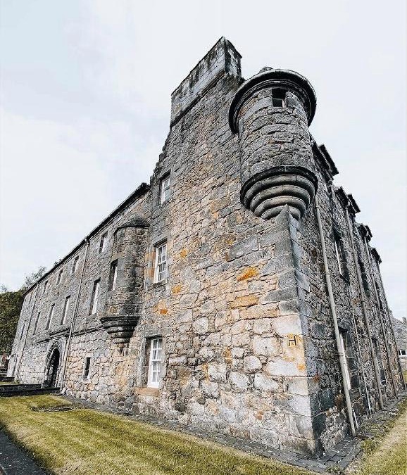 Menstrie Apartment | Menstrie Castle Stay