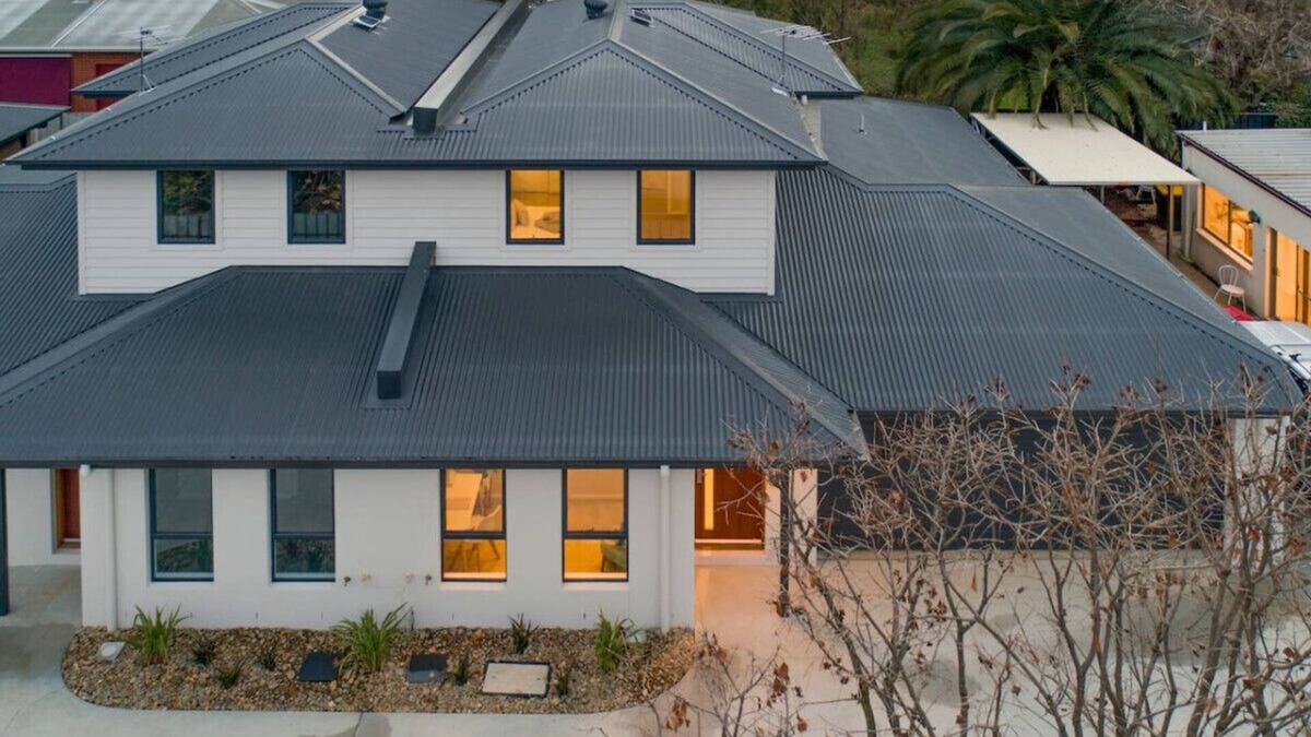 Wangaratta House | Merchant's Court: Central 3 bedroom townhouse!