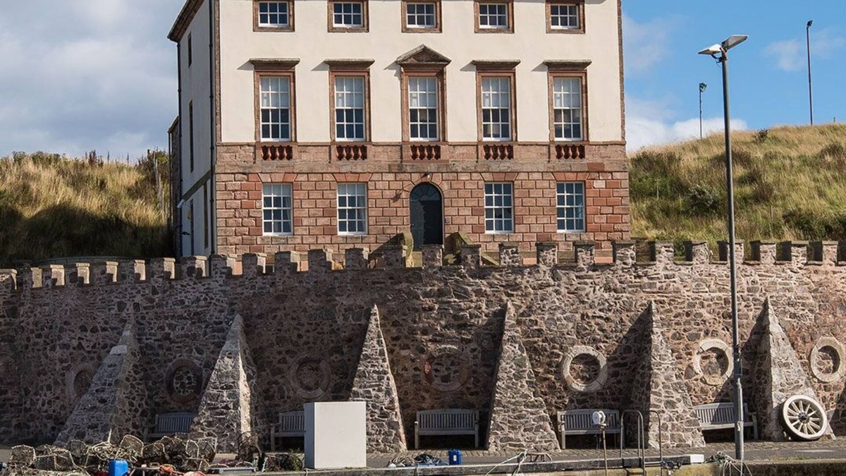 Eyemouth House | Merchant's House LARGE two floor apartment in georgian house Eyemouth Harbour.