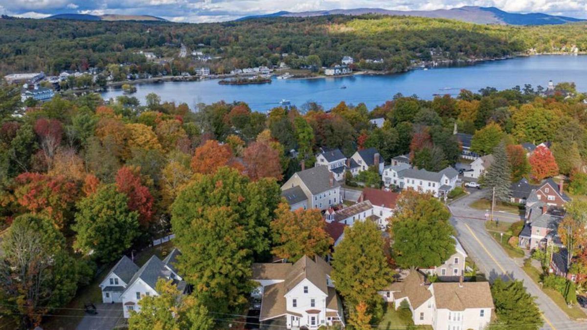 Meredith House | Meredith Charmer-walk to lake, town, shops, & boat launch