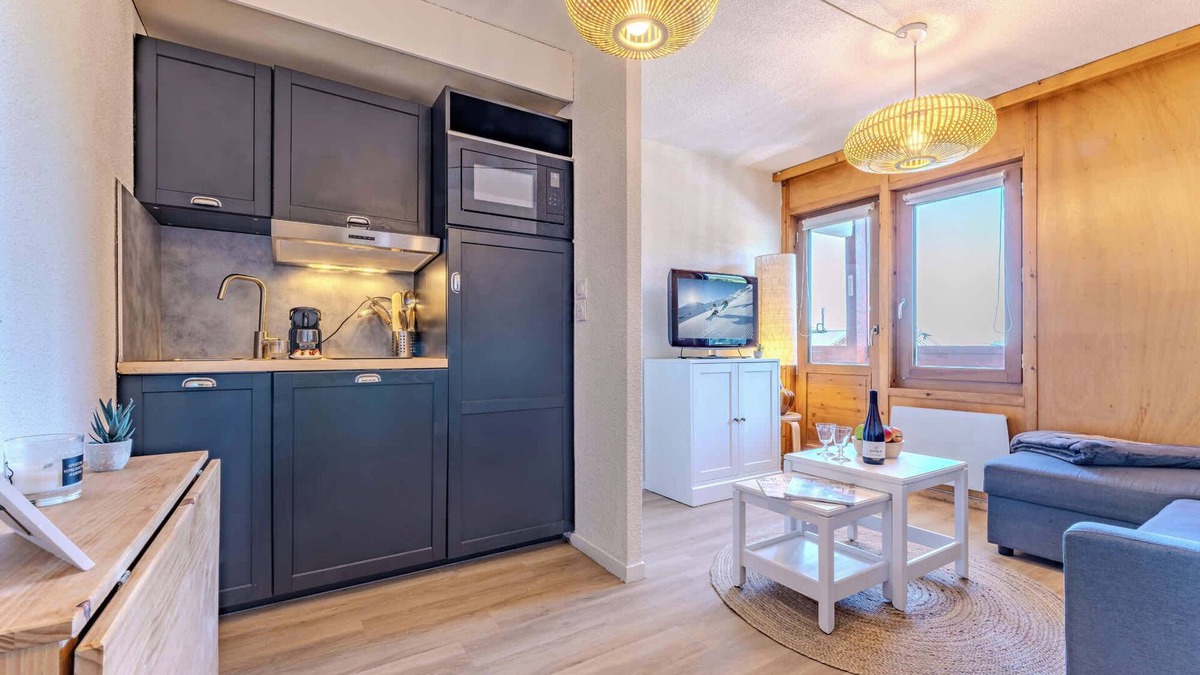 Meribel-Mottaret Apartment | Meribel Ski In Mountain Flat with Balcony and Sleeps 6 MV 31