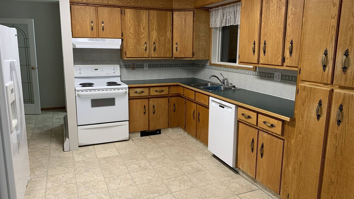 Parkland Beach Cabin | Meridian Vacation Rental and camping @ Gull Lake
