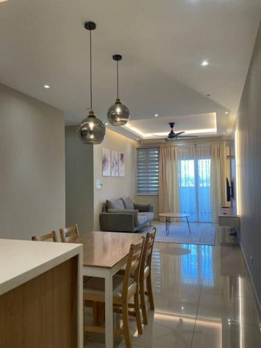 Masai Apartment | Meridin Bayvue - 3BR - 6 Pax - Near MMHE