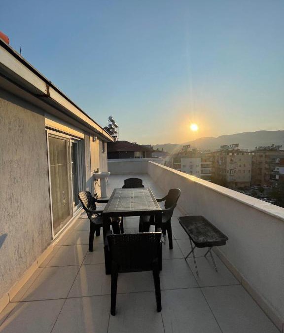 Demre Apartment | Merkezde Mangal olanağı sunan kullanışlı çatı katı