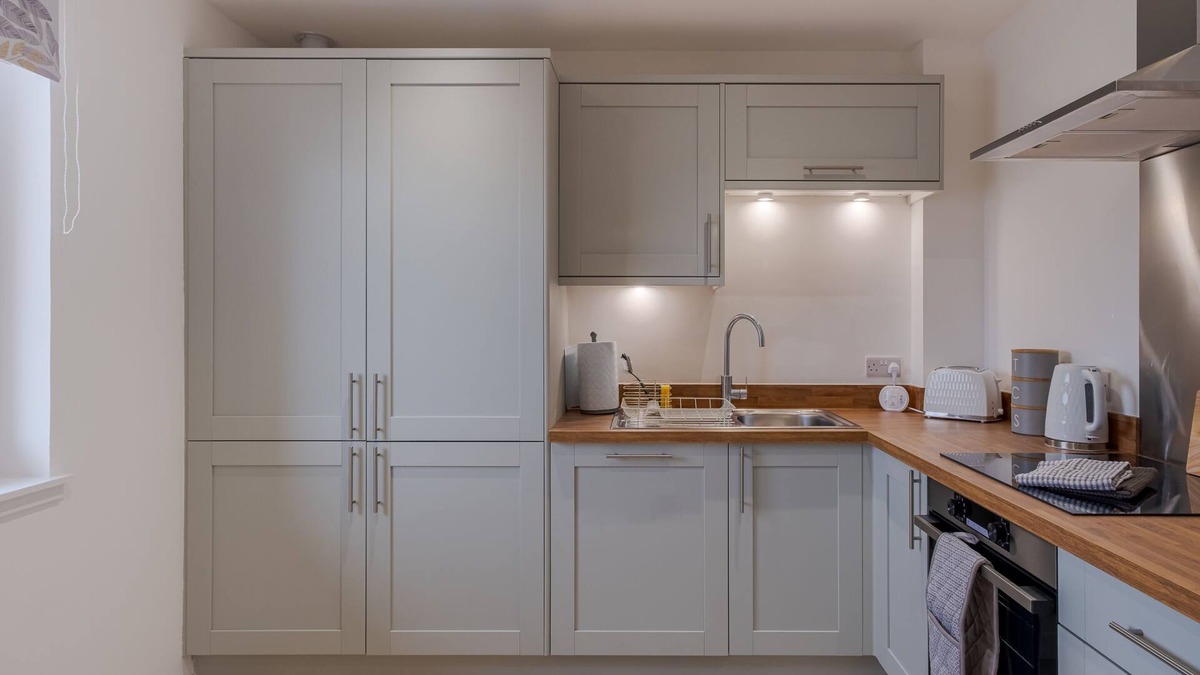 Central Aberdeen Apartment | Merkland Stay - SJA Stays - Modern 2 Bed Apartment