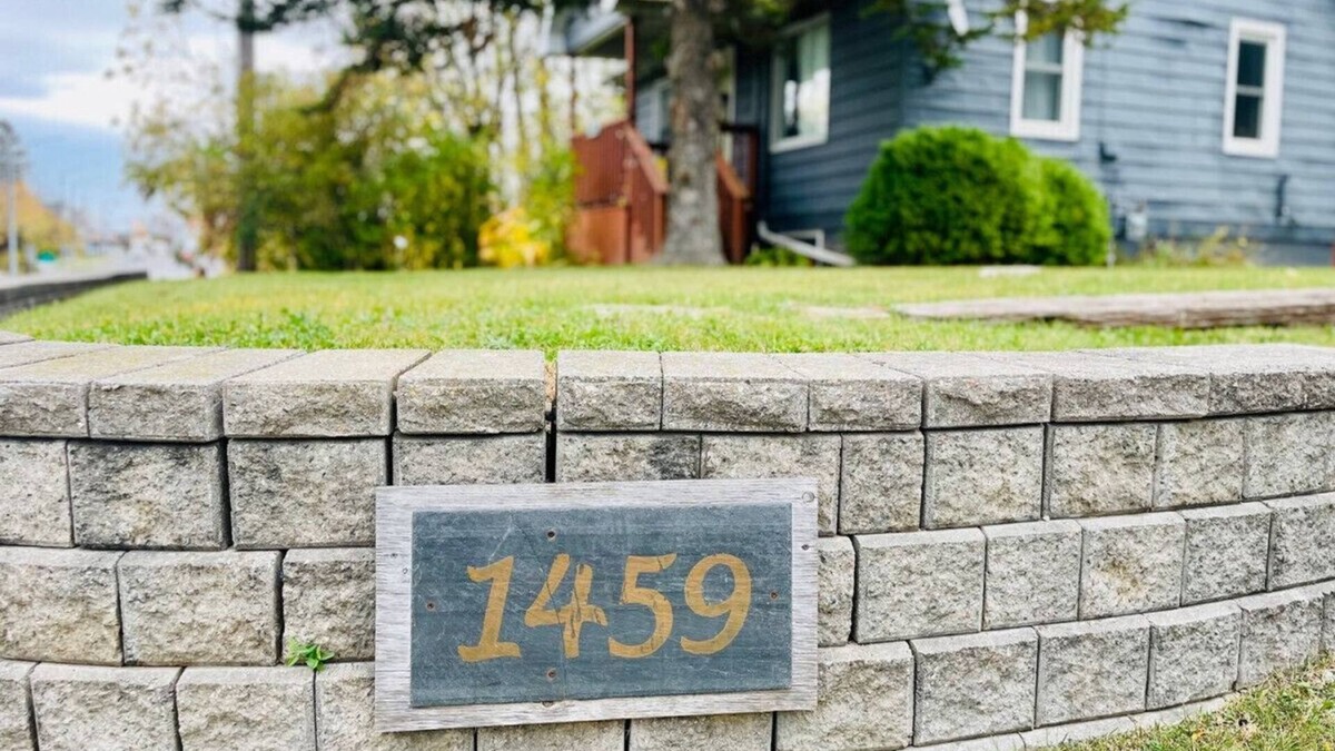 Niagara-on-the-Lake Cottage | 🍷 Merlot Cottage at 1459: Your Cozy Escape in Niagara! 🌟