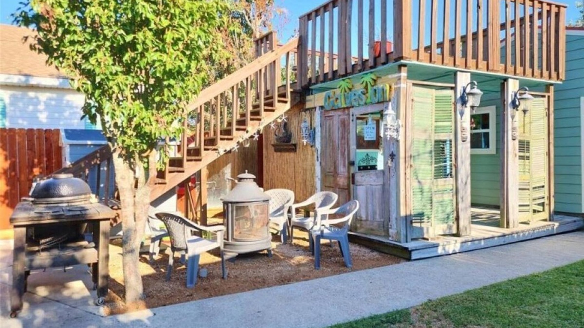 Galveston Cottage | Mermaid Academy with Tiki Lounge