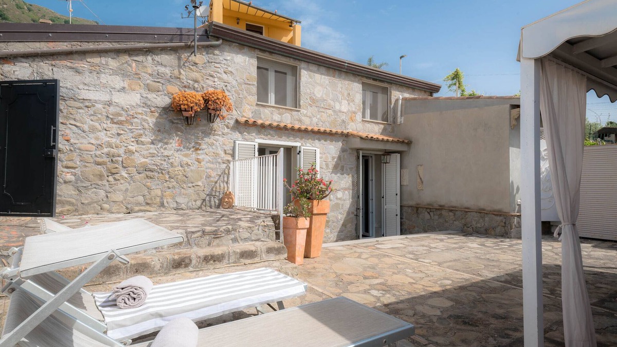Letojanni Villa | Mermaid' house close to beach , two suite bedroom sea view for 6 people