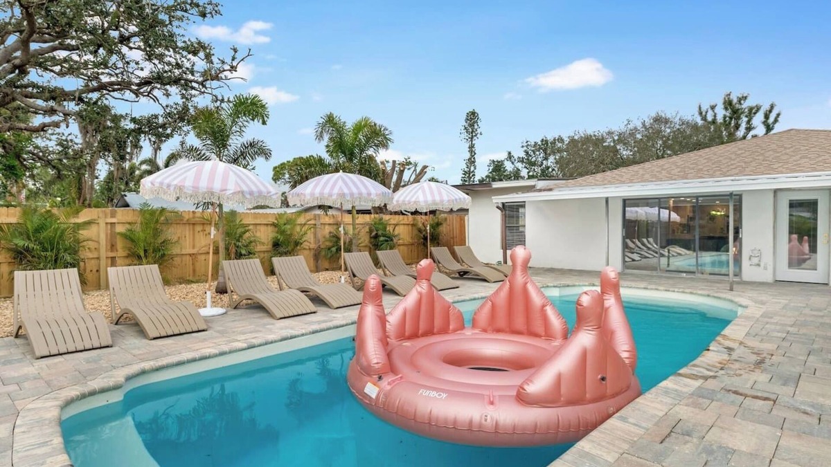 Palma Sola House | Mermaid Manor Lux 6BR/5BA Htd Pool Hot Tub Game Rm Sleeps 22