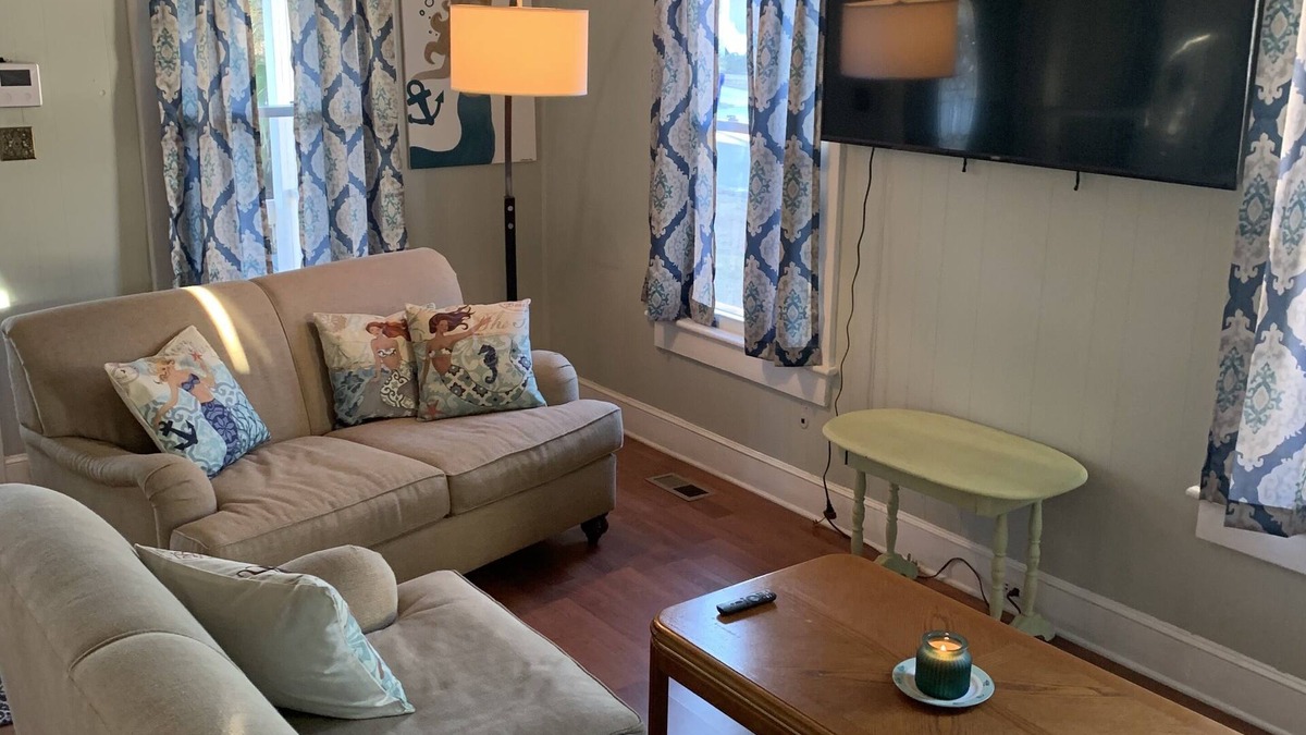 Bayview Cottage | Mermaid's and Mutts Retreat