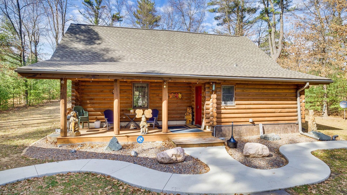 Hatfield Cabin | Merrillan Cabin w/Fire Pit < 1 Mi to Lake Arbutus
