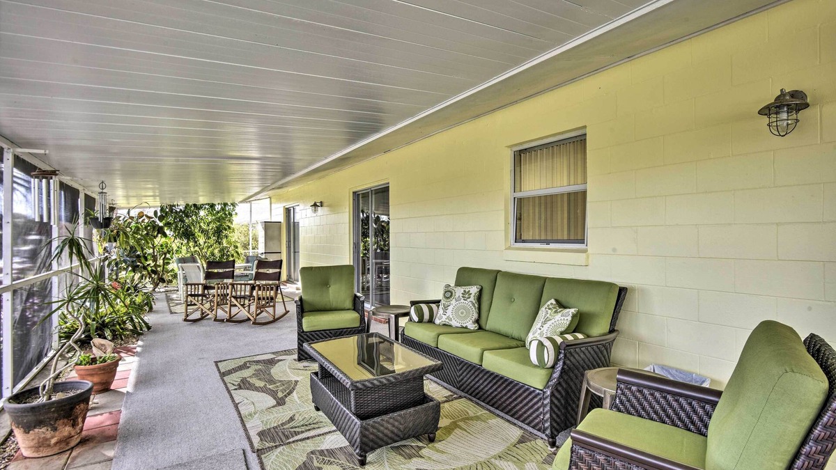 Merritt Island House | Merritt Island Home w/Boat Dock on Canal Front!