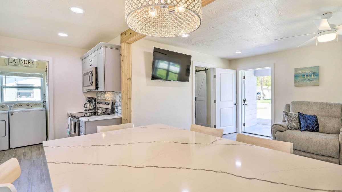 Hampton Homes Cottage | Merritt Island Home w/Spa - 8 Mi to Cocoa Beach!