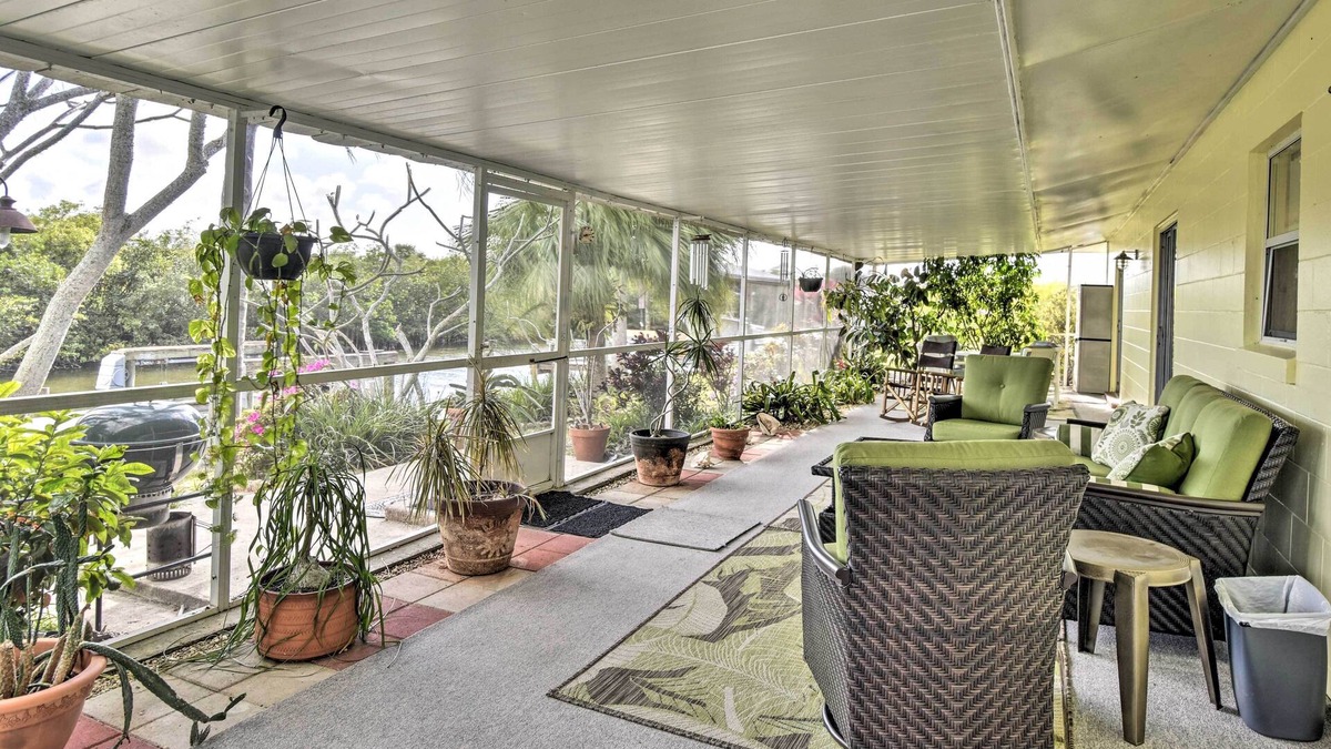 Merritt Island Cottage | Merritt Island Home w/Boat Dock on Canal Front!