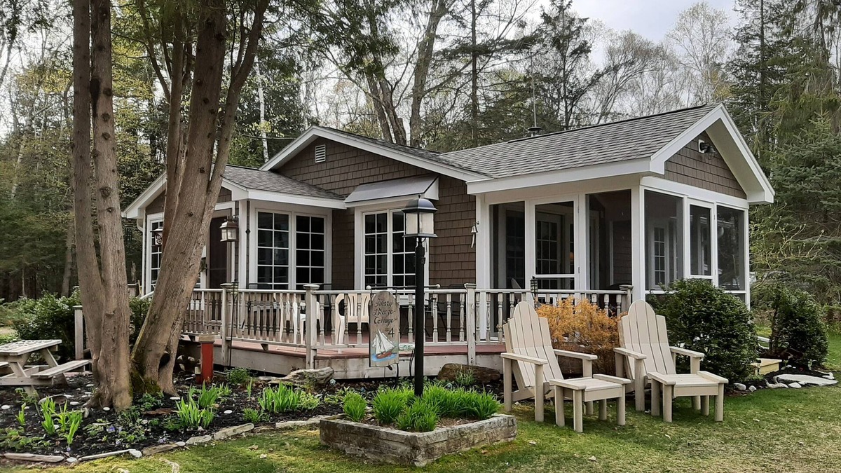 Sturgeon Bay Cottage | Merry Breeze 4 Cottage~Romantic Getaway With 212 Ft Of Sandy Lake Michigan Beach