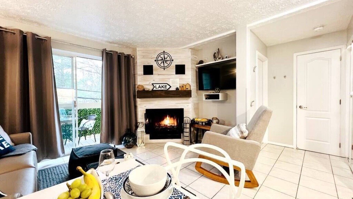 Magog Apartment | Merry Sud Suite-Condo with Indoor Pool and Spa