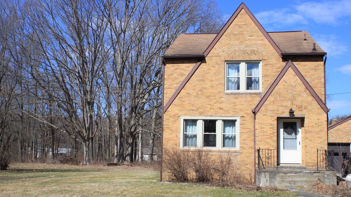 Newton Falls House | Merrythought Cottage-a book lover's delight.