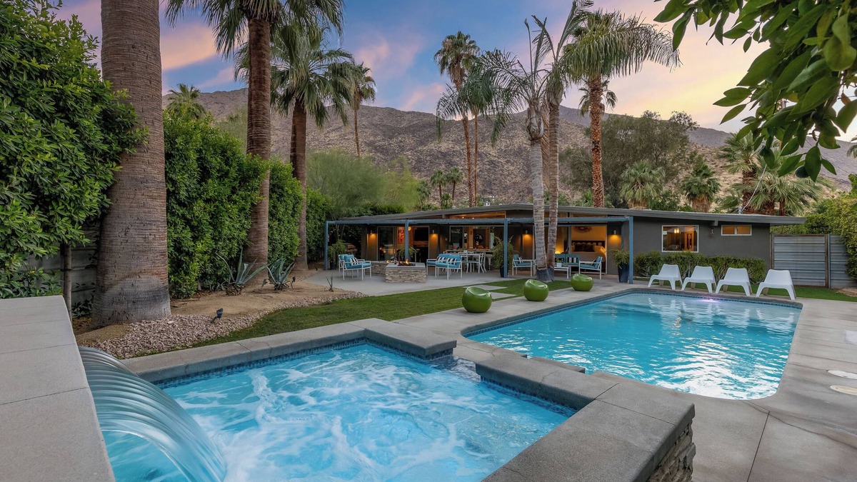 The Mesa House | Mesa Mid-Century - Walk to South Palm Springs!