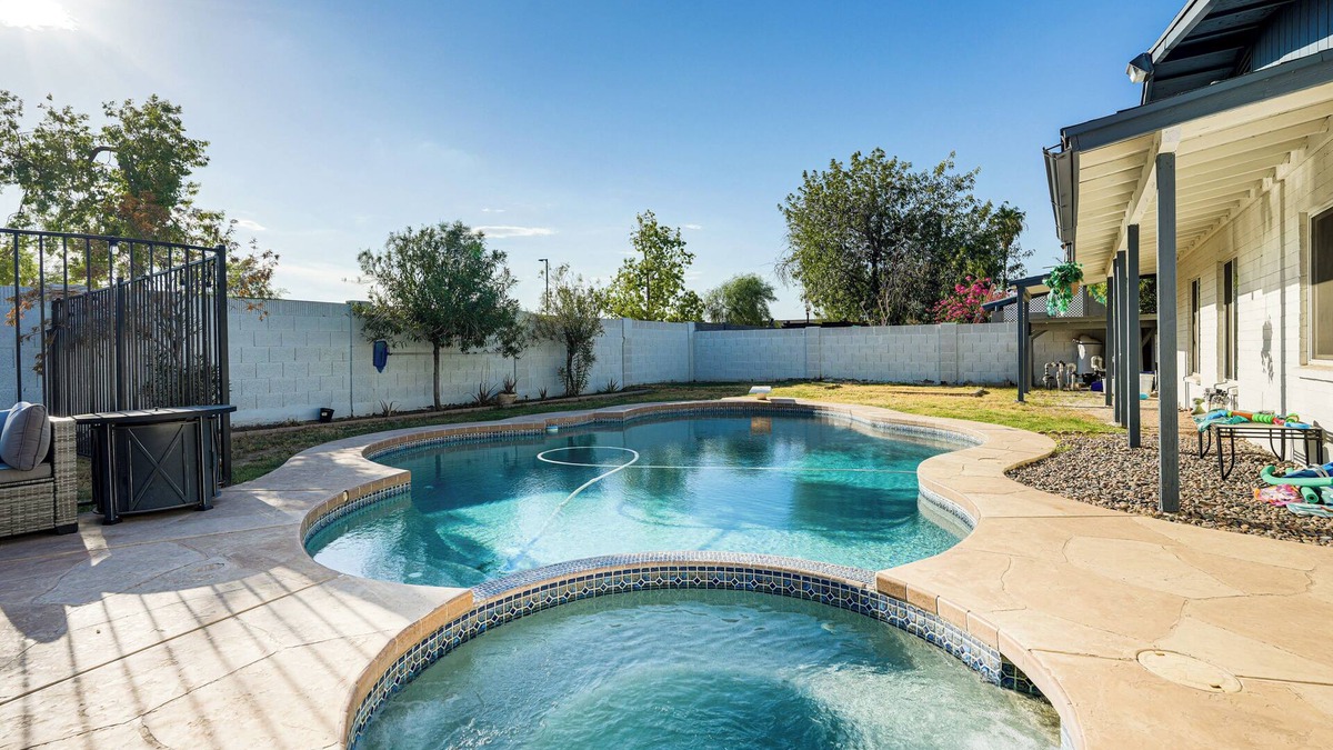 Dobson Ranch House | Mesa Oasis w/Diving Pool By Spring Training, Dtwn