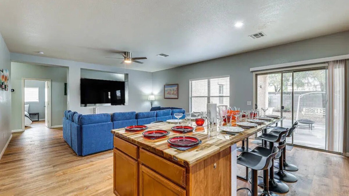 Mesquite Canyon House | Mesa Vacation Home - Sleeps 12 - Close to Golf Courses and SO MUCH MORE!