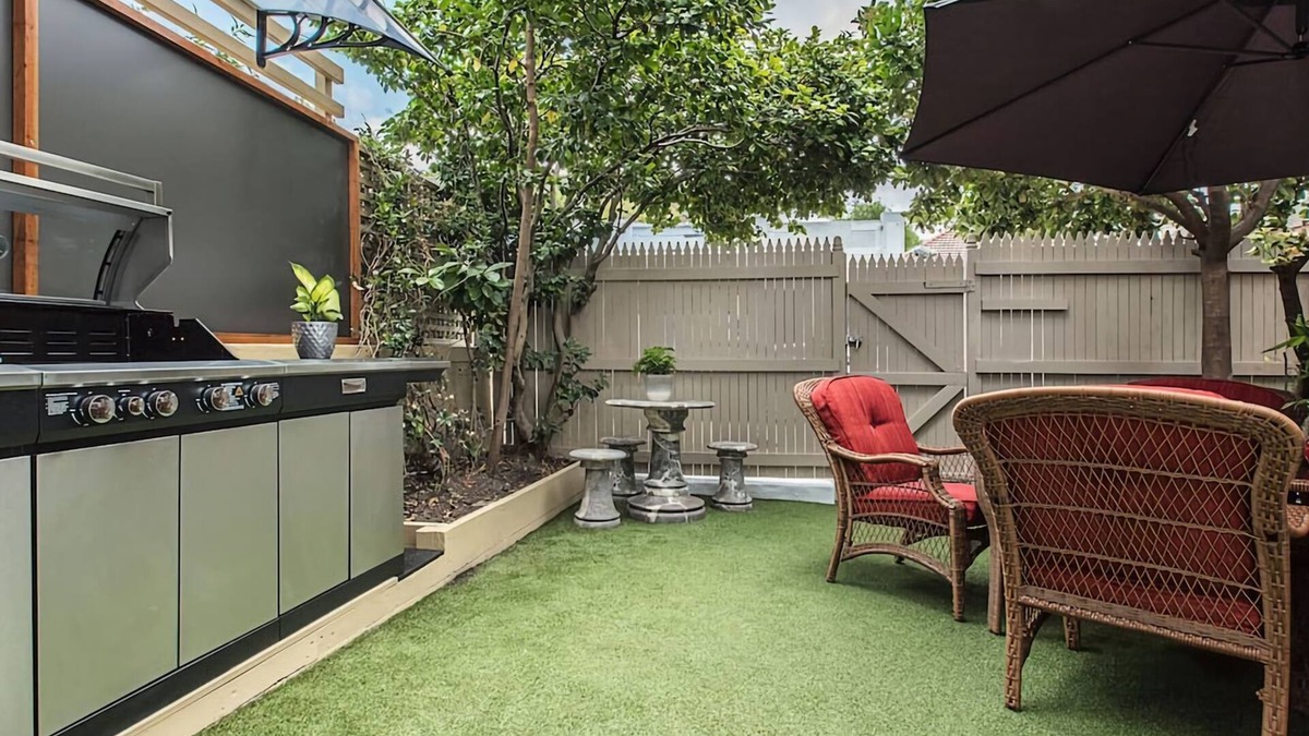 Cammeray House | Mesmerising 3BR Home Cinema Room Spa Bath
